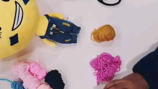 艾画商学院:少儿美术创意画 ,用毛线球做顶帽子